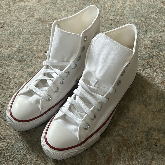 Converse Shoes - NWOT Converse High Tops Women’s 8.5 Mens 6.5